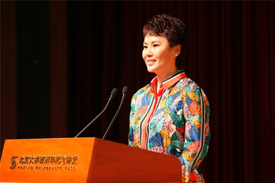 盈之宝董事长李莹向母校北大捐资1000万