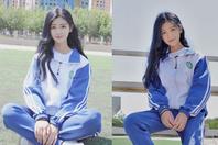 同济校花置身麦田神情陶醉