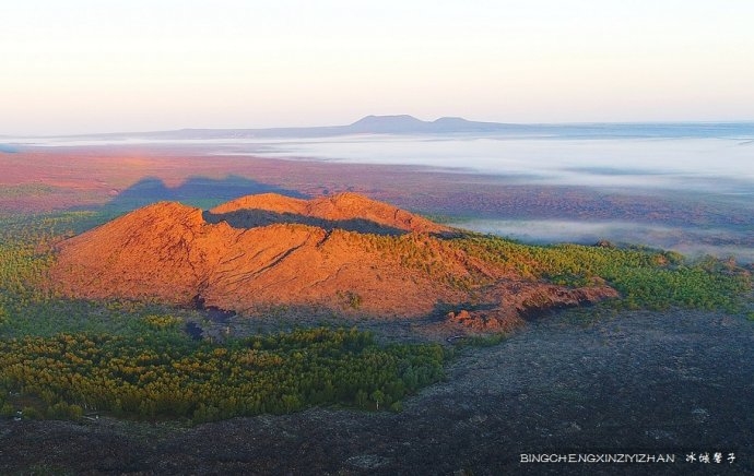 鸟瞰壮美的五大连池