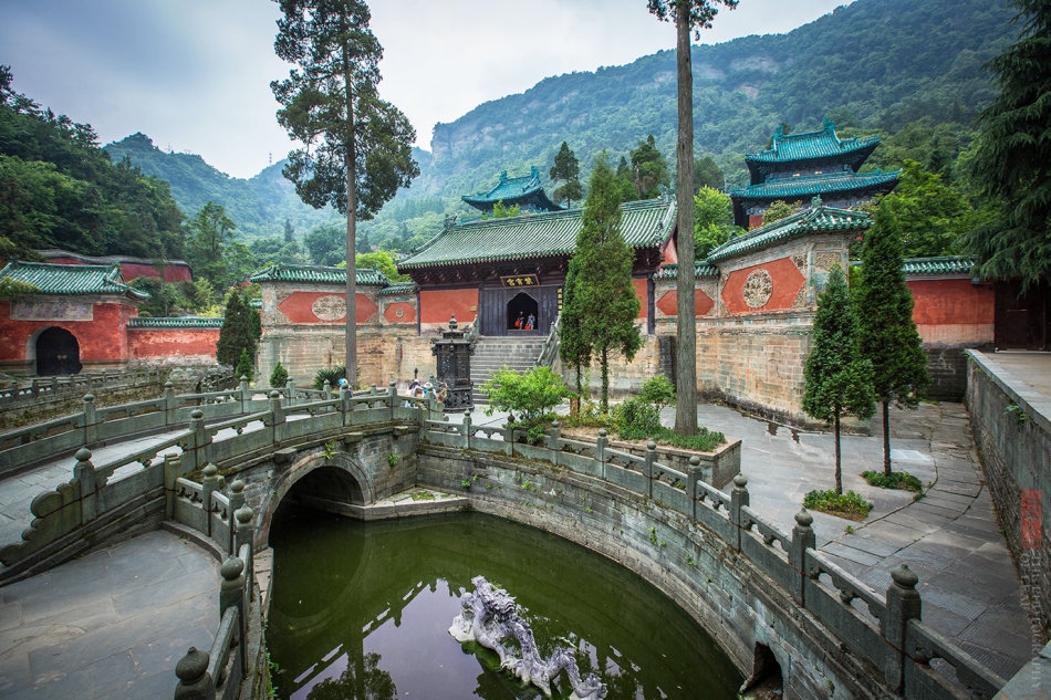 4 / 9 在武当山众多古建中,太子洞是一个不被注意却又非常重要的地方