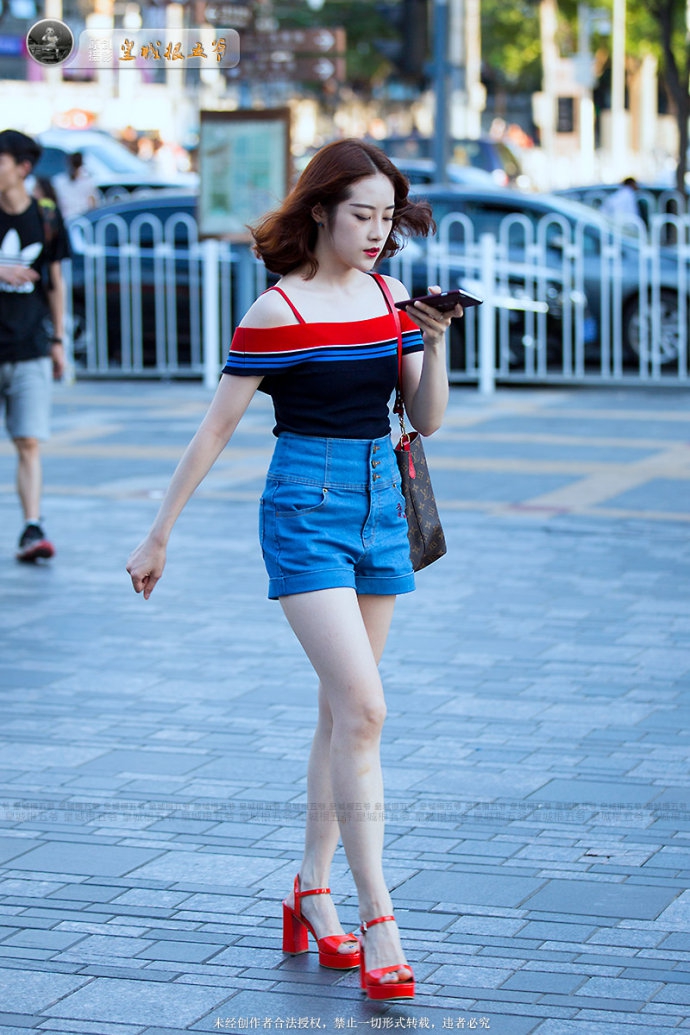 街拍:三里屯时尚潮女