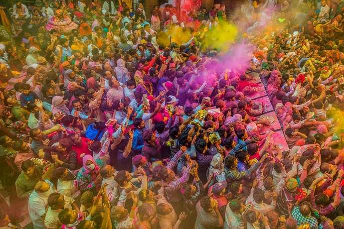 实拍印度疯狂的洒红节