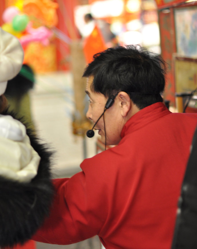 实拍:在北京天桥拉洋片的艺人