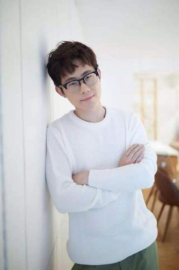 青年作家卢思浩新书上市温暖文字陪你度过难熬时光