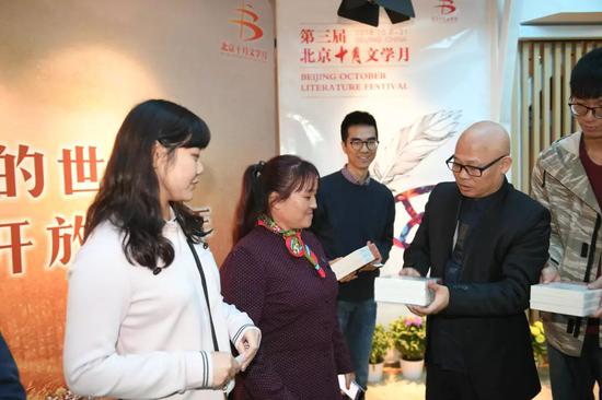 讲座 | 白烨、张柠对谈:《平凡的世界》与改革开放40年-橙瓜