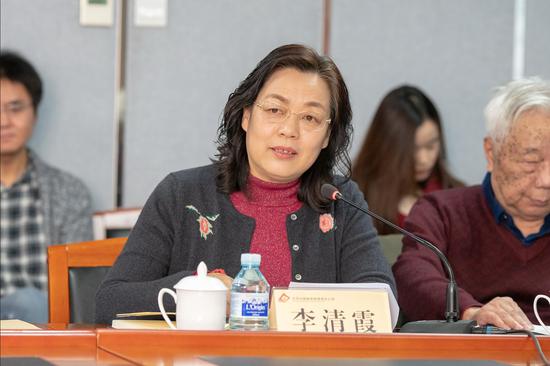 李清霞主持座谈会