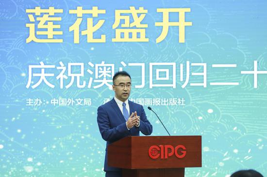 中国画报出版社社长于九涛主持新书首发式