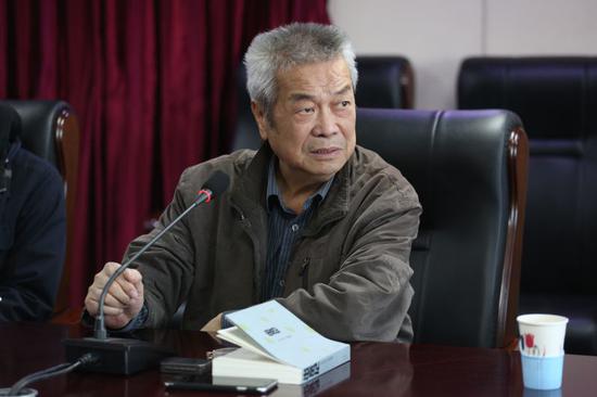 作家陈建功发言