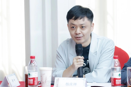 杨庆祥讲话评论家,中国人民大学人文学院副院长杨庆祥说,每一代都有