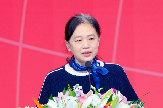 北京师范大学文学院教授,博士生导师,图画书创作研究中心主任 陈晖