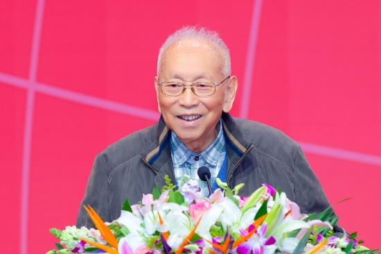 诗人,儿童文学作家,首都师范大学教授 金波