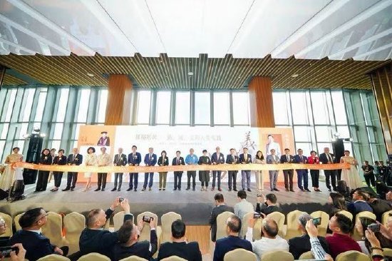 《郑裕彤传》简体版全国正式发布