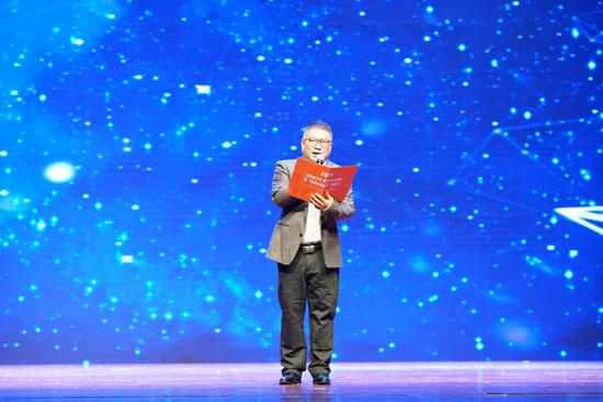 中央电视台著名解说员,著名影视配音演员贾小军朗诵当代著名诗人欧震