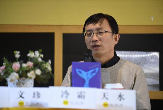 冷霜认为,短篇小说与诗歌非常接近