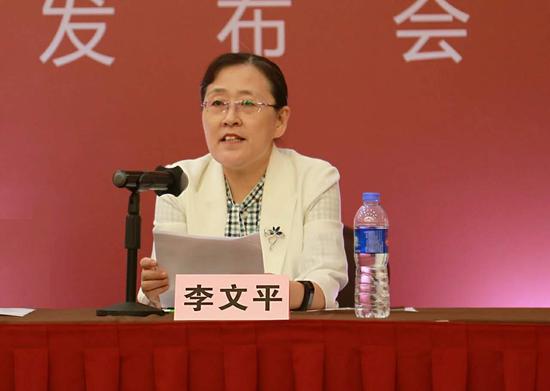 《厘米大千》主编李文平发言