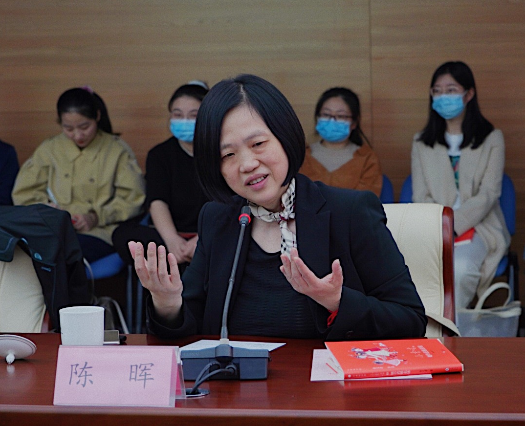 北京师范大学教授,博士生导师,作家陈晖在发言中