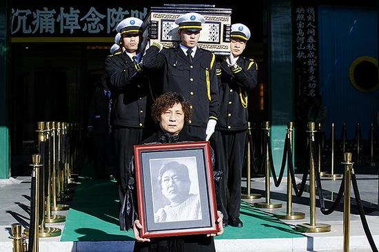 陈映真遗体告别式在京举行吊唁者齐唱安息歌