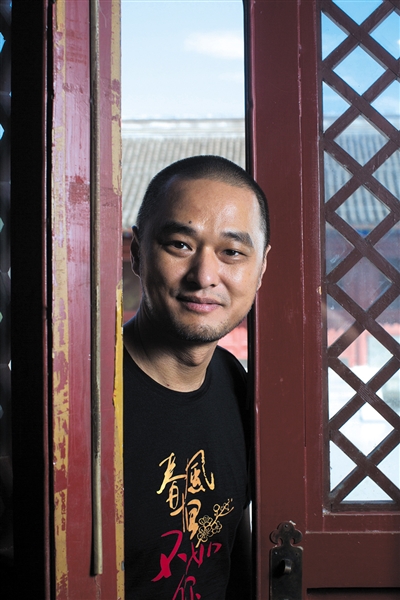冯唐,1971年生于北京,诗人,作家,古器物爱好者.