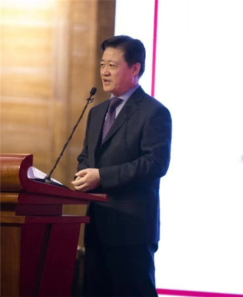 山东出版集团有限公司总经理王次忠主持盛典