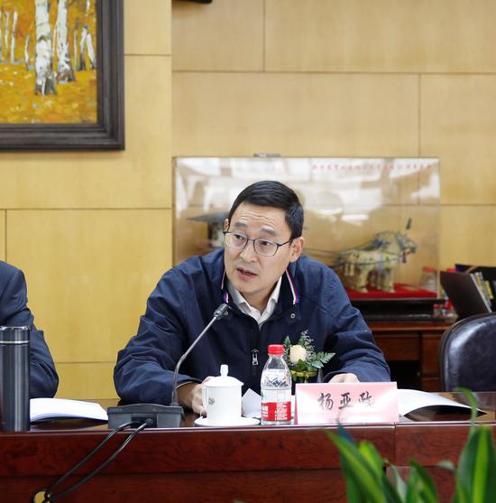校长助理杨亚政致欢迎辞
