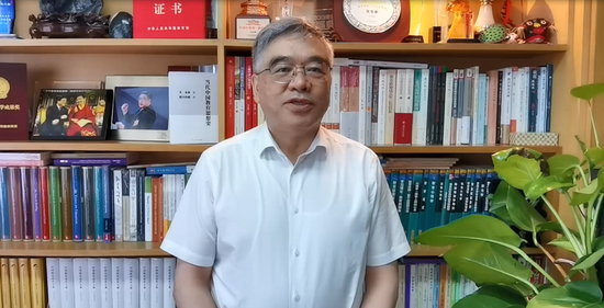 苏州大学教授、中国陶行知研究会会长、新教育实验发起人朱永新先生