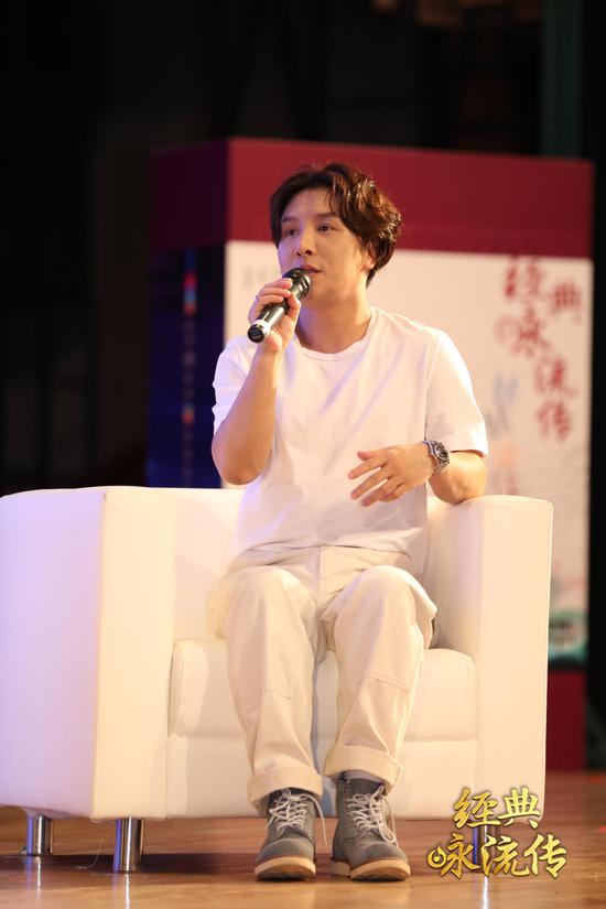 经典传唱人曹轩宾在研讨会上