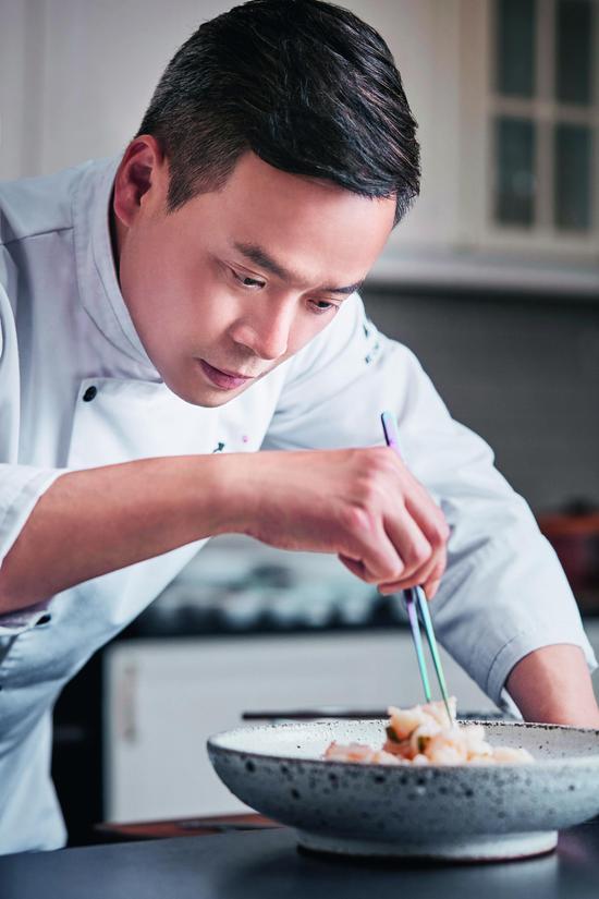 "国宴大厨"林述巍自传式美食作品《林大厨的24味》出版
