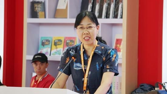 张彩红主持会议