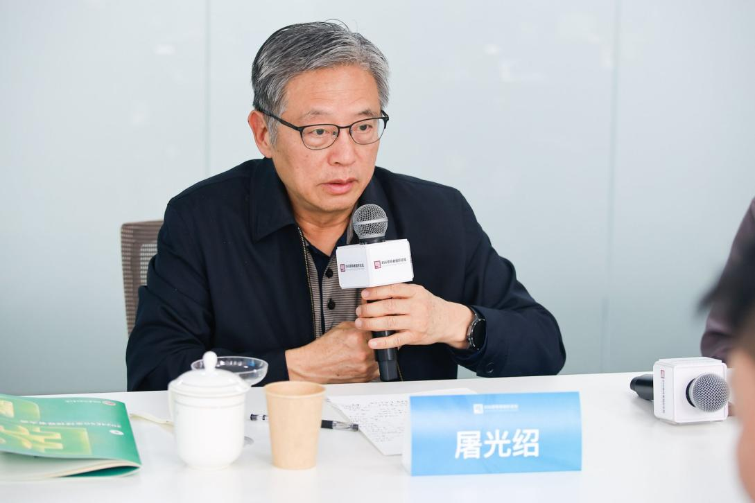 图1：ESG 领导者组织论坛联席主席屠光绍就专委会工作规划进行总结发言