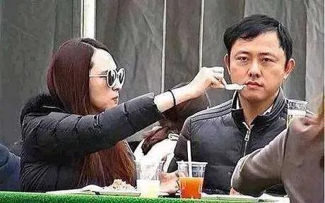 ▲纪晓波与吴佩慈