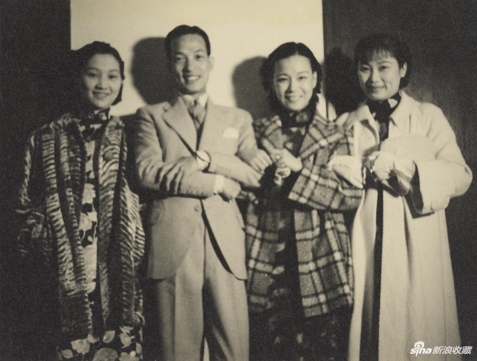 47 1934年胡蝶与粤剧艺术家薛觉先(左二)等合影.(46/57)