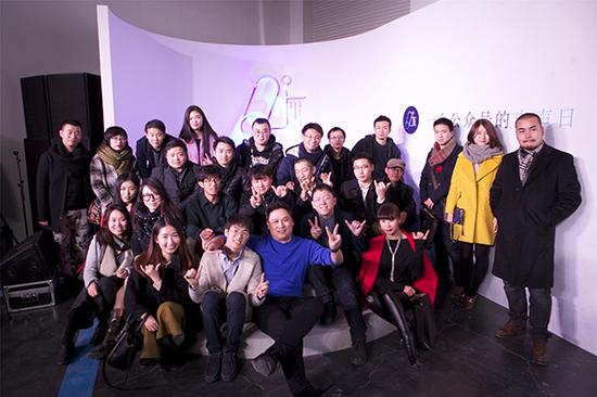 62度灰和ta的朋友汇聚尤伦斯 玩味艺术享受生活