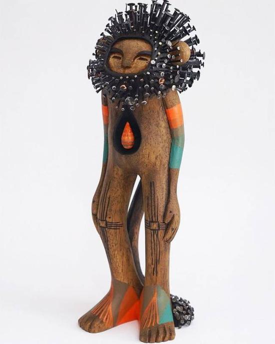 艺术家jaimemolina创作的神秘木雕