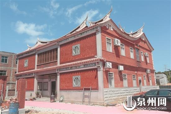 晋江安海一位村民自建仿古大厝 收藏万本古籍