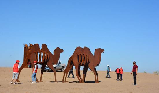 甘肃民勤首届沙漠雕塑国际创作营开幕