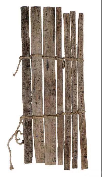 使者姑墨等五人从敦煌入关后贡献骆驼之事,评估奉献的骆驼时涉及牝牡