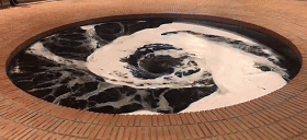 《下沉》红砖美术馆展出现场&nbsp;安尼施-卡普尔&nbsp;2015