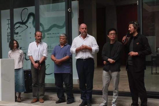 艺术家伊瑞,《东方艺术·国画》主编杨建国,捷克斯科纳画廊馆长兹德涅