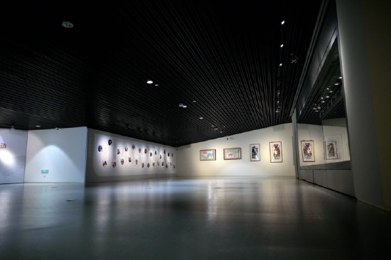 左一/左二,陈家泠作品、右一/右二,龚继先作品