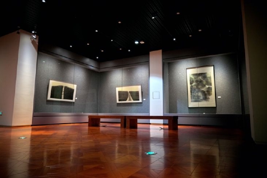 左一/左二,何曦作品、右一,汪家芳作品