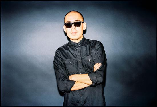 张鼎关于艺术家张鼎 ,1980年出生于中国张掖,生活工作于上海.