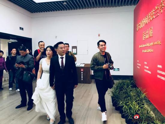 我穿着婚纱 陪你去领“兰亭奖”|王玺|兰亭奖|新浪书画_新浪收藏_新浪网