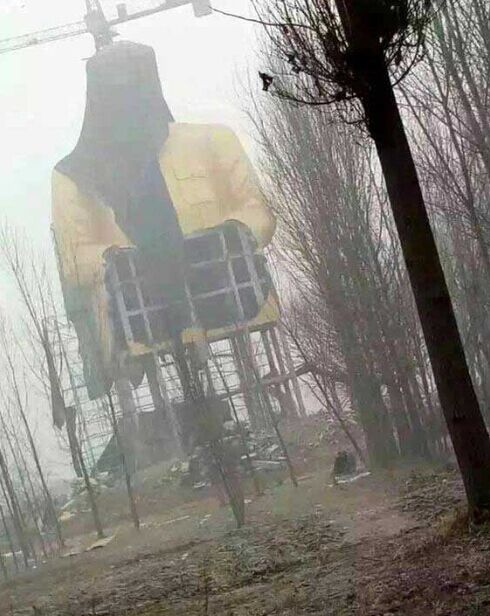 图为拆除画面。