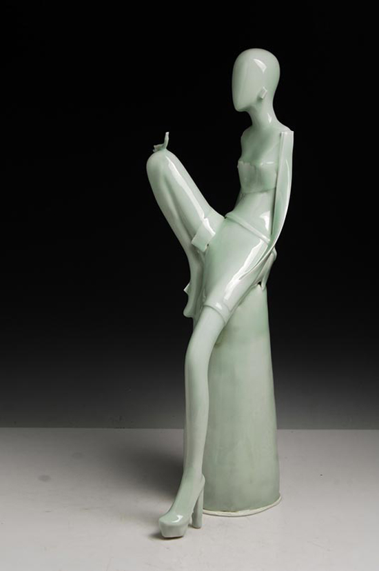 16 刘颖睿《丽人》陶瓷