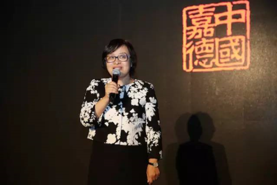 嘉德微电影《嘉木万重光》首映 阐释经典明式家具_拍卖资讯_新浪收藏_新浪网