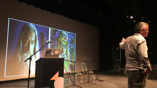 谷歌研究人员道格拉斯·埃克展示人工智能生成的图像