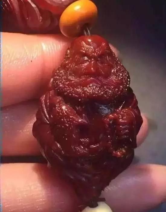 盘了8年的橄榄核 完美包浆不知升值多少倍