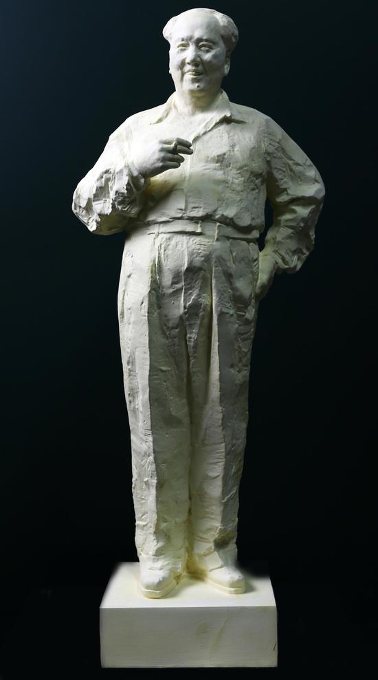 《诗人毛泽东》    吴为山创作 创作于2013年 高2.23M×宽0.52M×厚0.9M 材质石膏 现矗立于国家博物馆中厅