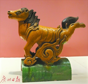 三彩云马瓦（明朝）
