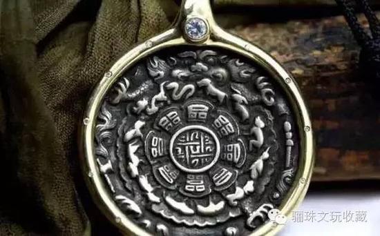 2"蛙嘴"   这款牌子"兹巴扎"的嘴外张,像极了青蛙的嘴,所以大家形象